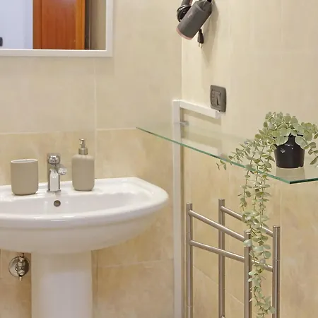 Lägenhet Brunelleschi House - Rome Airport And Fiera Roma 1 Train Stop Fiumicino